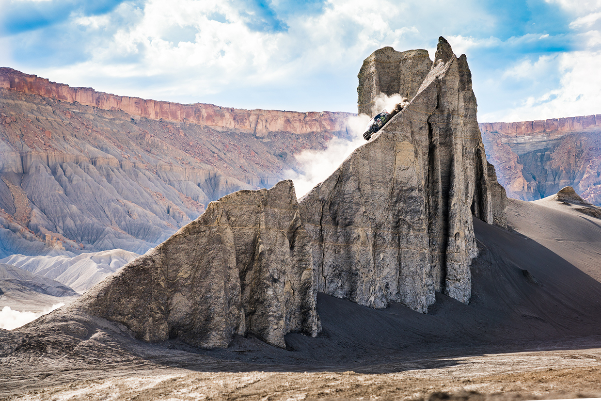 En vídeo, Ken Block se lleva sus derrapes imposibles a la arena del desierto