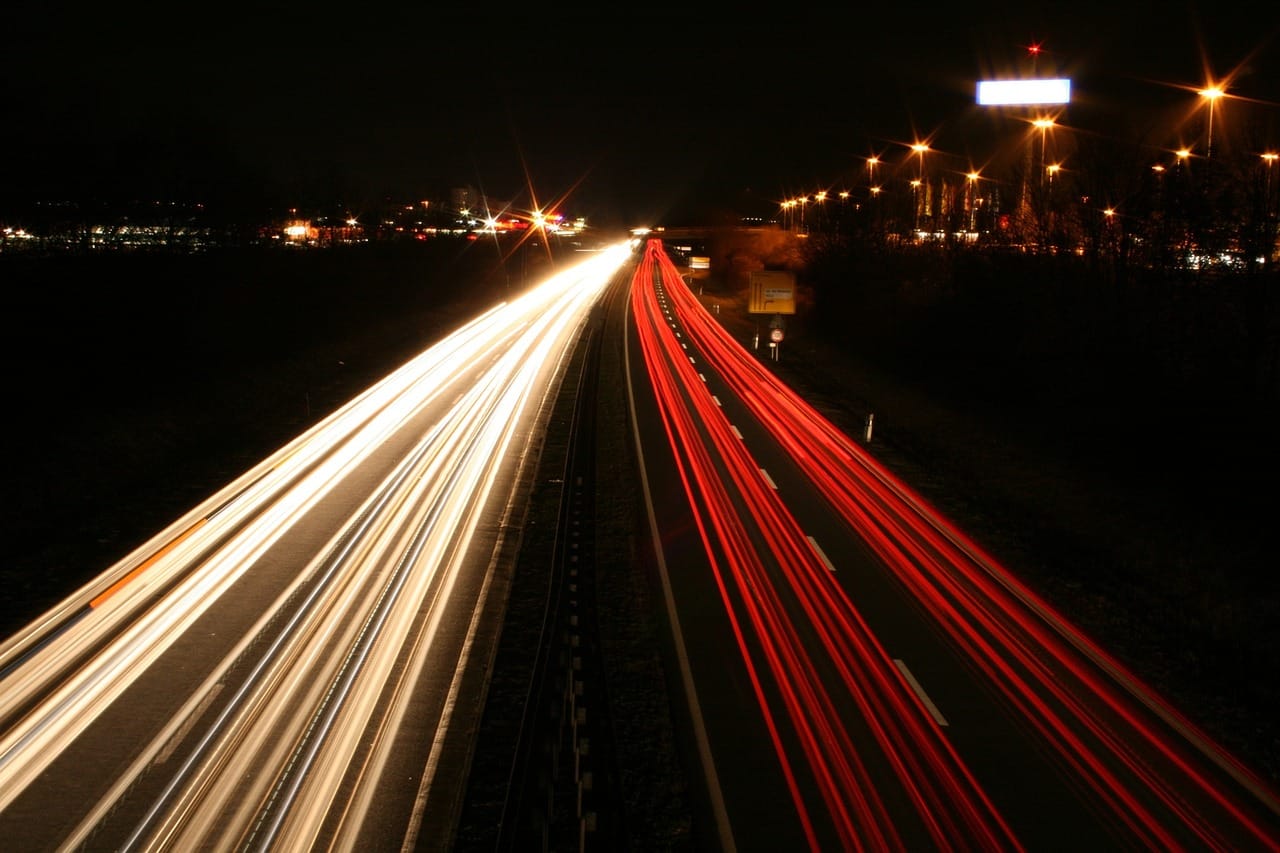 París planea prohibir la circulación de los coches con motor gasolina o diésel a partir de 2030