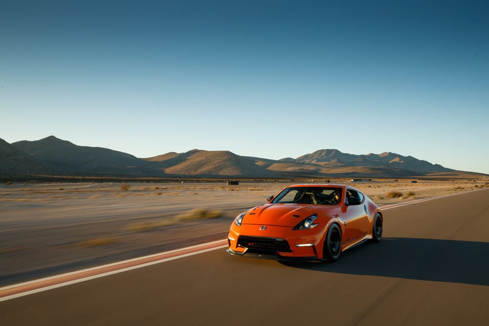 el Nissan 370Z Project Clubsport 23 circulando a toda velocidad