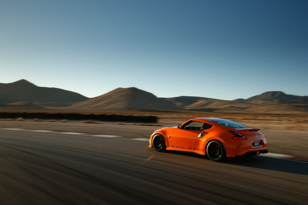 el Nissan 370Z Project Clubsport 23 rodando por carretera