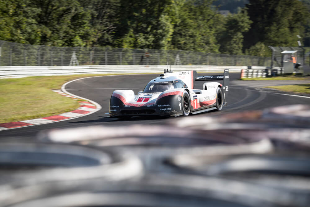 el Porsche 919 Hybrid EVO en una curva de Spa