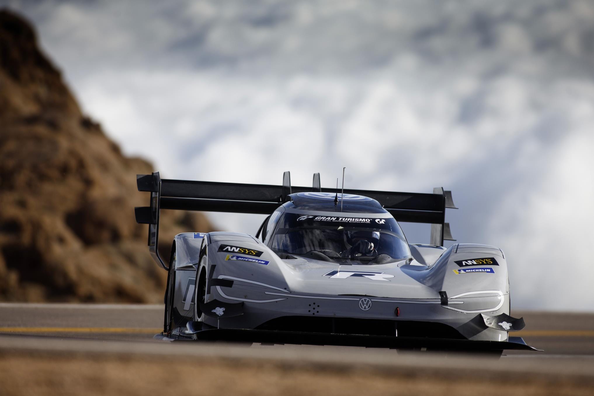 volkswagen-i-d-r-pikes-peak-record