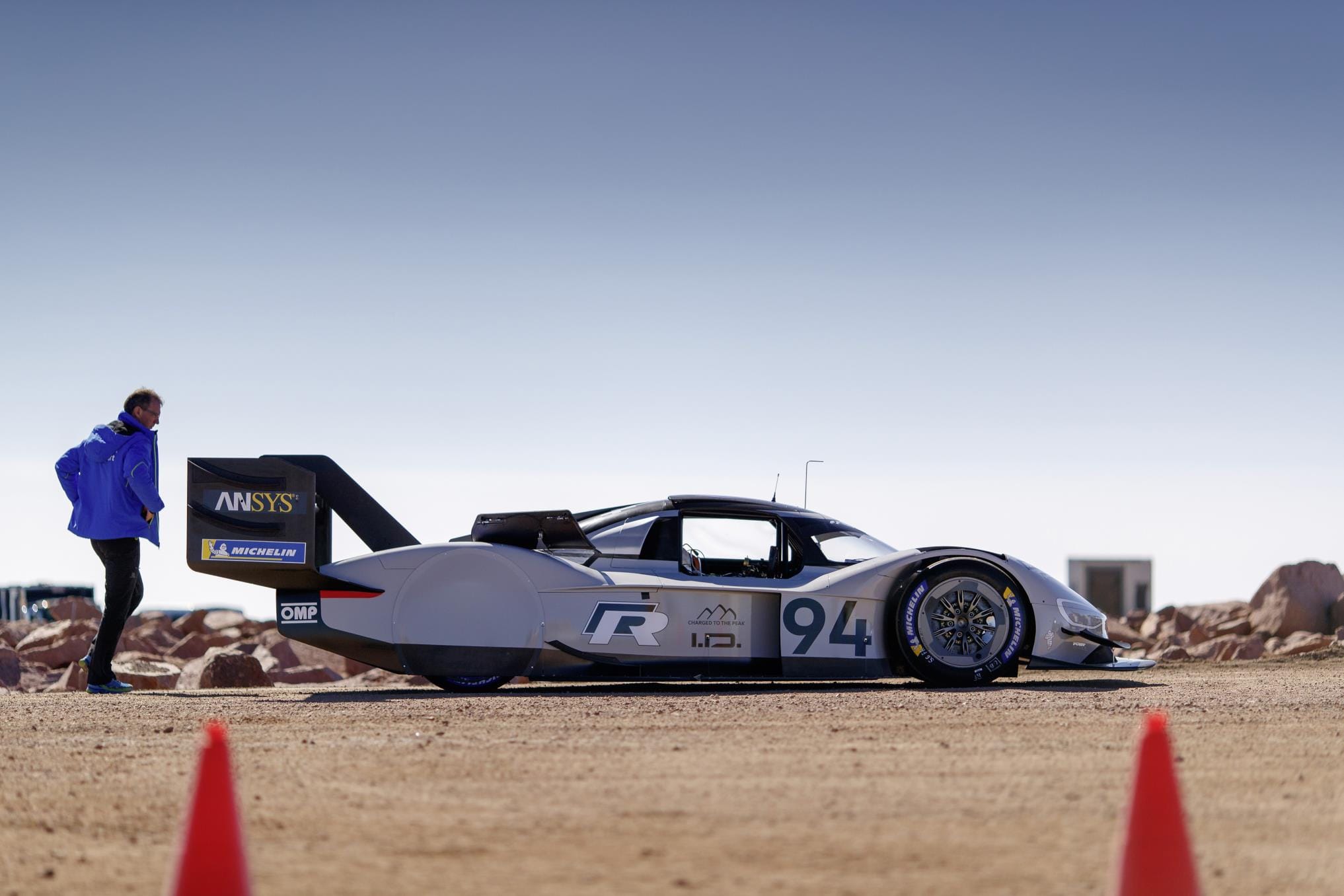 Volkswagen pulveriza el récord de Pikes Peak con el vehículo eléctrico I.D R