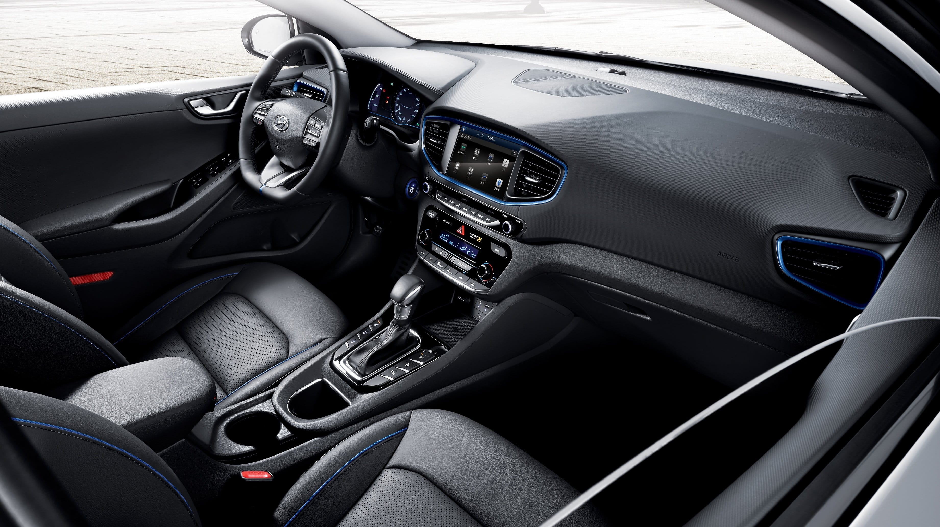 rsz_ioniq_a_leap_forward_for_hybrid_vehicles_interior