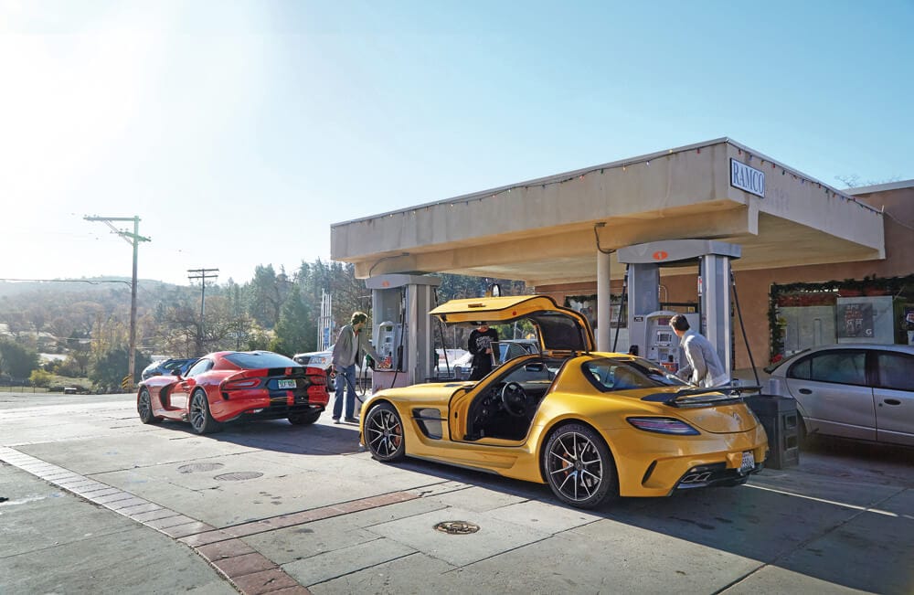 Mercedes SLS AMG VS Dodge Viper, Sangre y arena