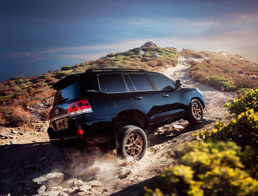 Toyota Land Cruiser Heritage Edition por el campo