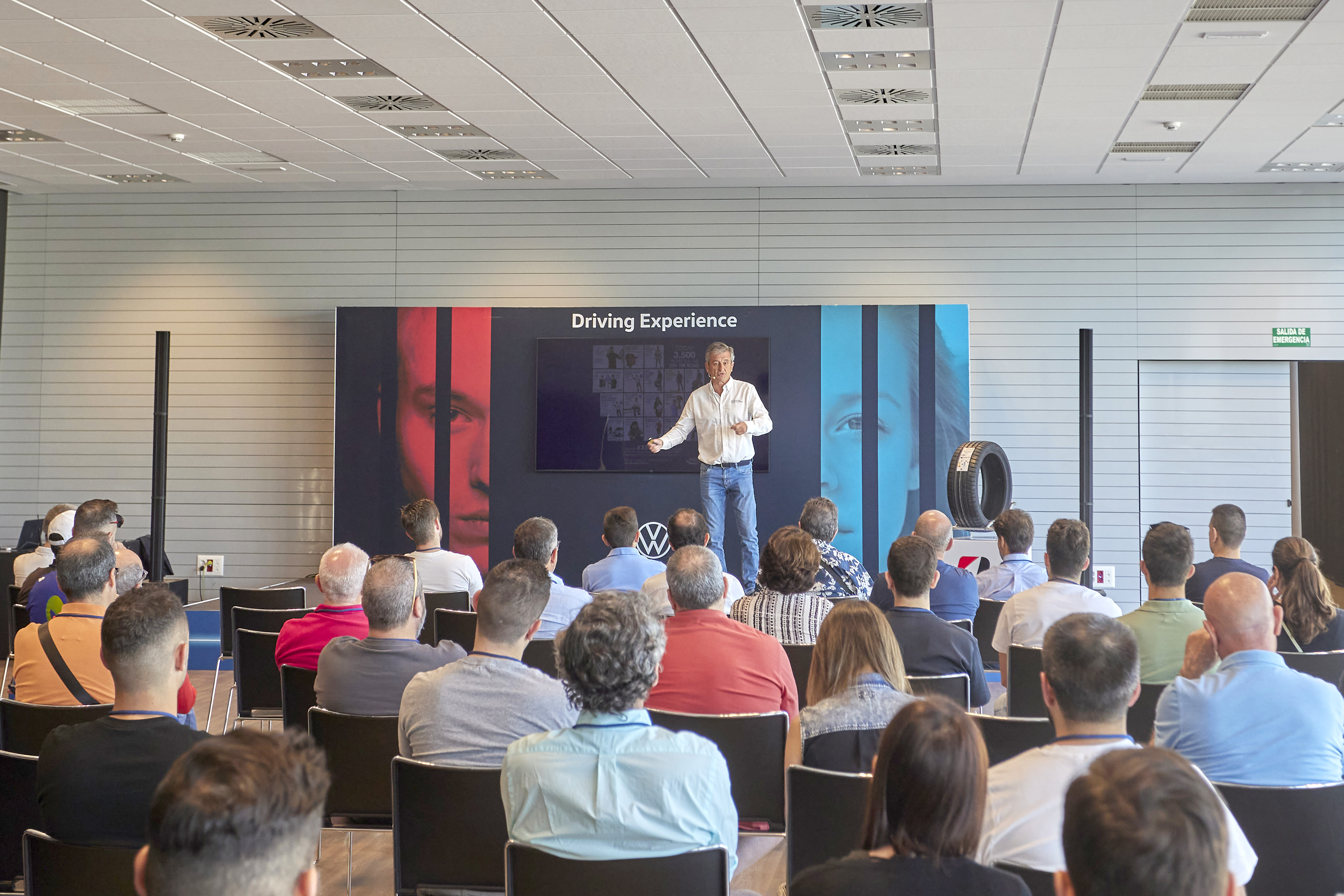 Volkswagen Driving Experience circuito Madrid Jarama 2022