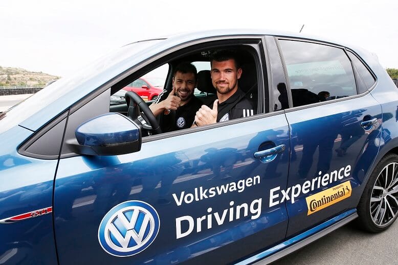 Escuela de conducción Volkswagen: Futbolistas y diversión